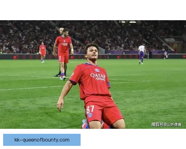 内维斯正式加盟巴黎圣日耳曼开启中场新篇章